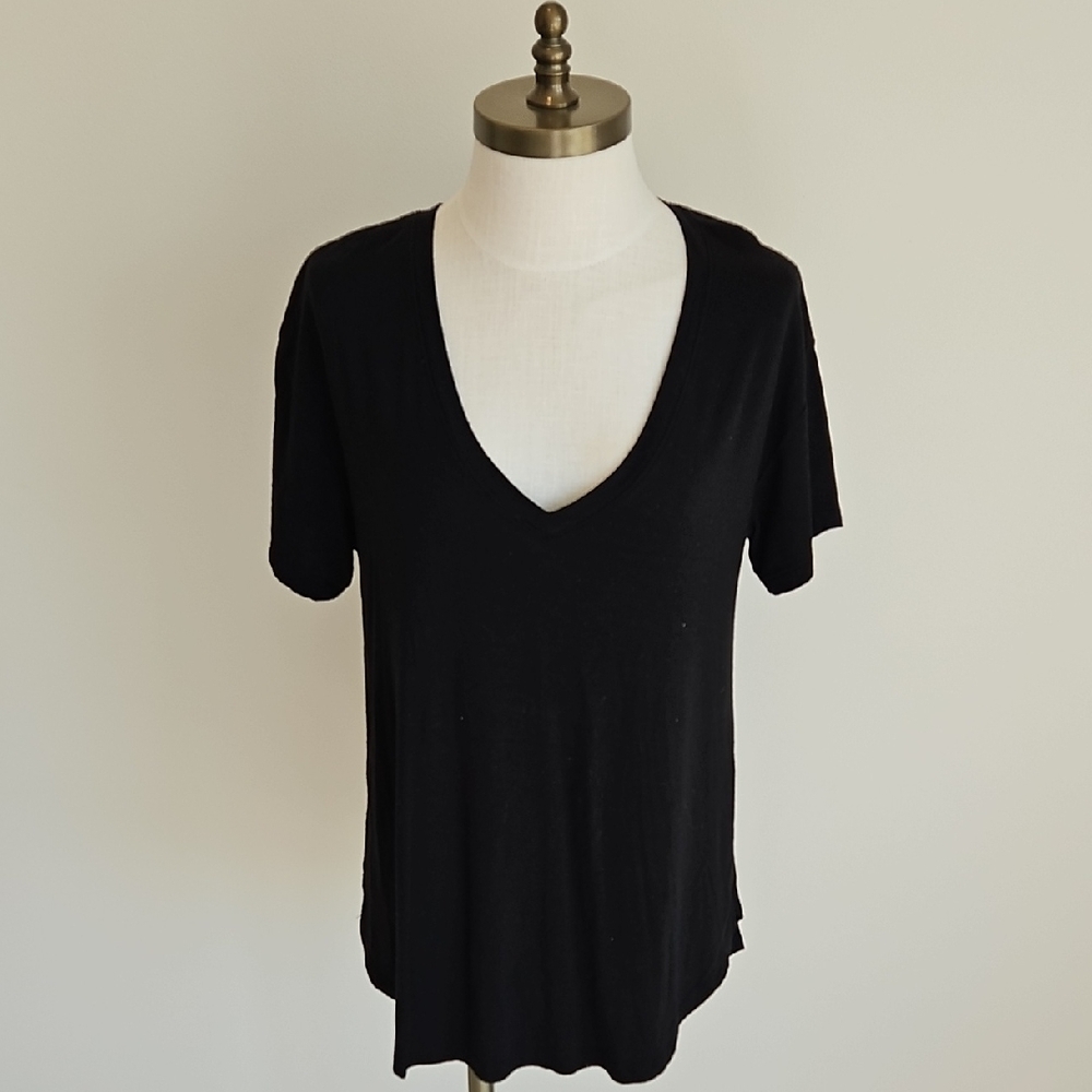 Abercrobie Classic Black V-Neck Women's T-shirt